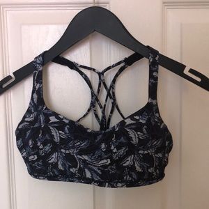 Lululemon size 6 Free to Be Bra